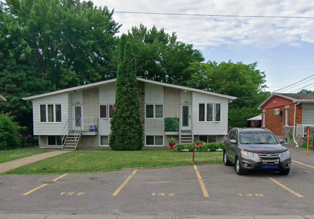 4 1/2 sous-sol a louer , calme paisible, accès terrain