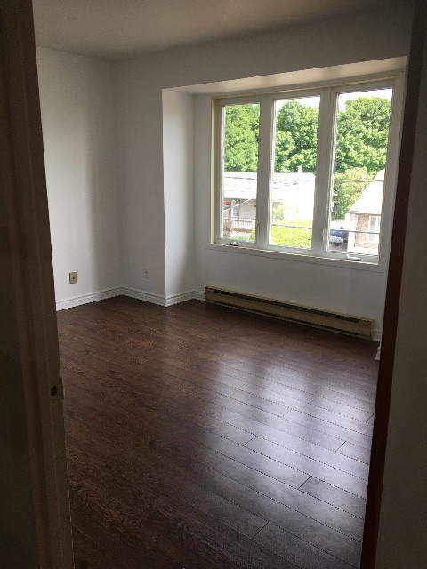 4 1/2 avec stationnement