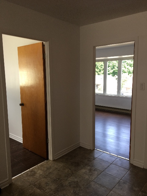 4 1/2 avec stationnement